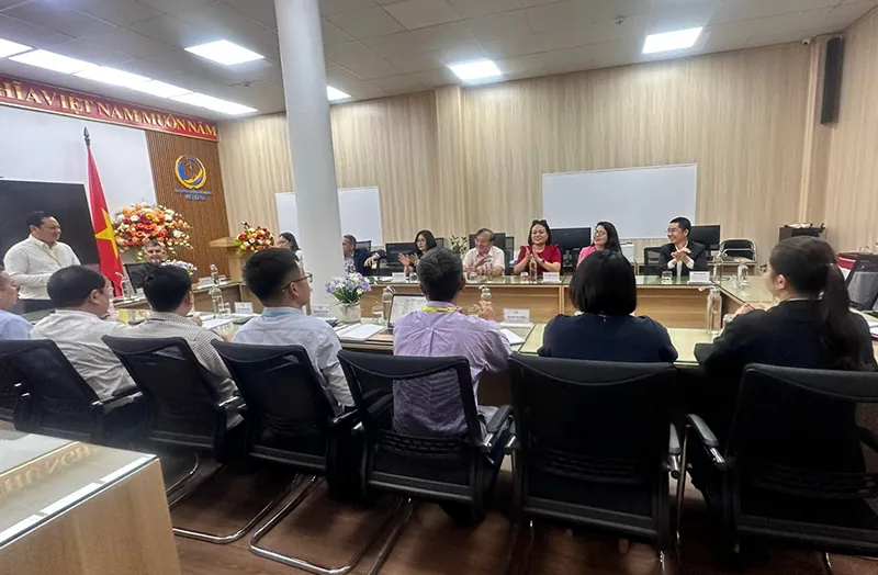 Business meeting in Vietnam – David Morgan & Spinifex IBS